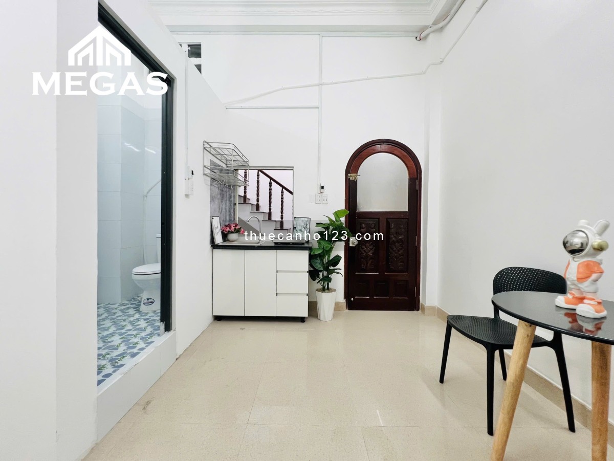 Căn hộ full nội thất mới tinh - Cửa sổ thoáng - Ngay vòng xoay Phú Lâm