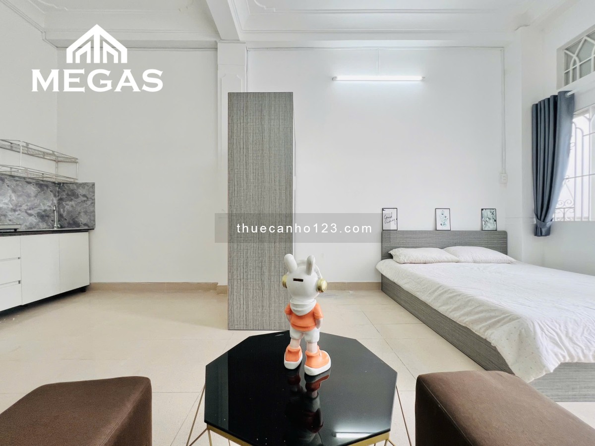 Căn hộ full nội thất - Ban công - Máy giặt riêng - Ngay công viên Phú Lâm.