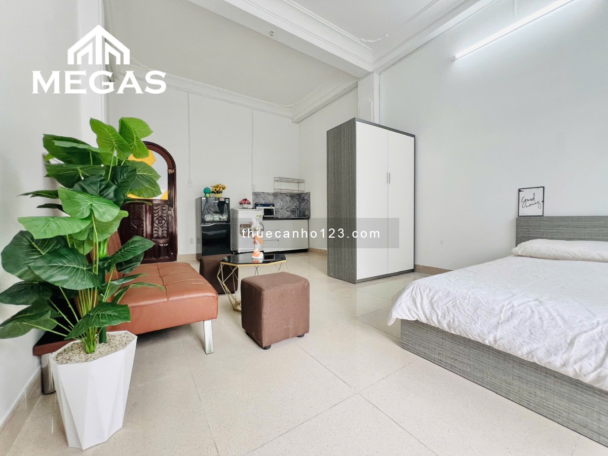 Căn hộ full nội thất - Ban công - Máy giặt riêng - Ngay công viên Phú Lâm.