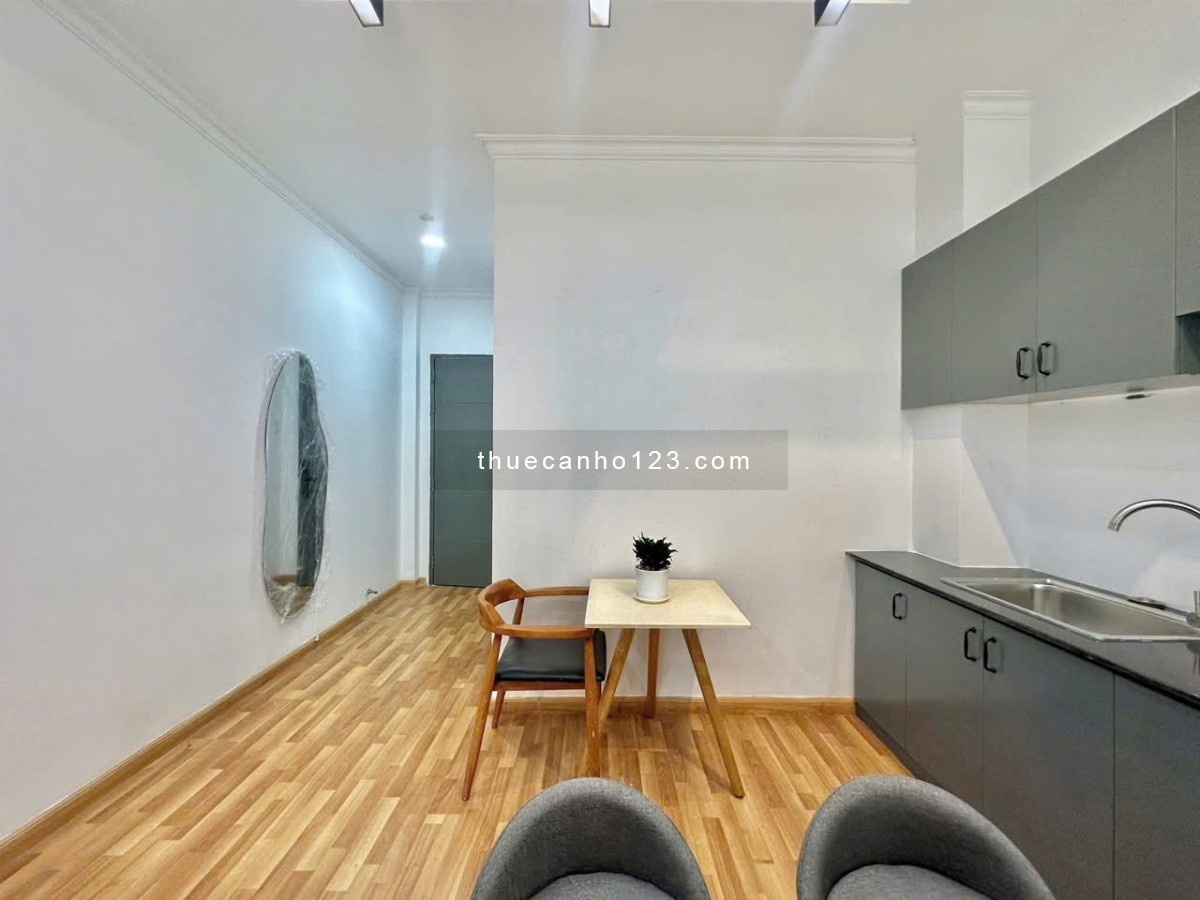 Căn hộ có ban công, tách bếp, giá rẻ ngay tại Quận 10