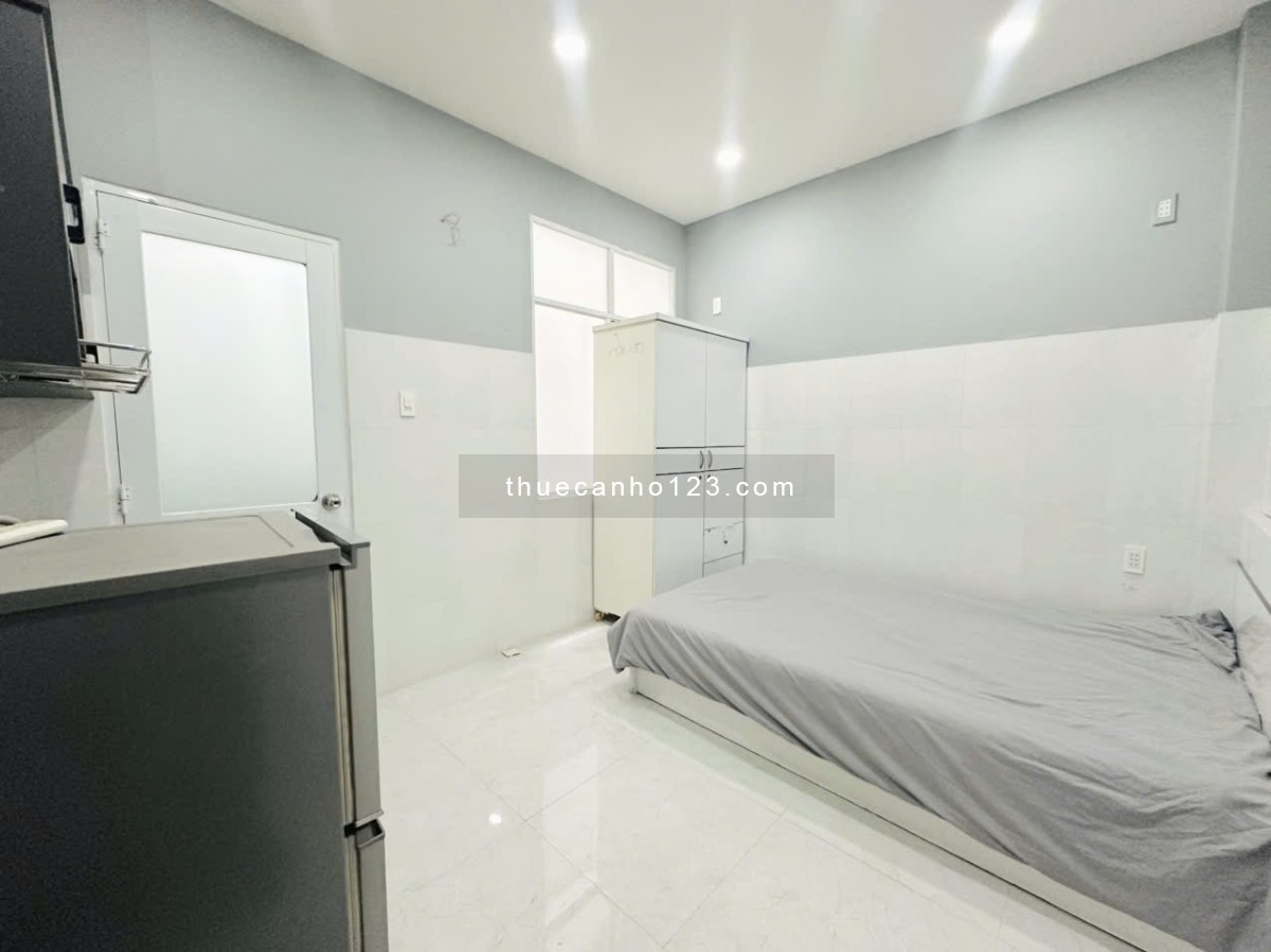 Cho Thuê Căn Studio Giếng Trời Giá Rẻ Ngay Lạc Long Quân - Lý Thường Kiệt