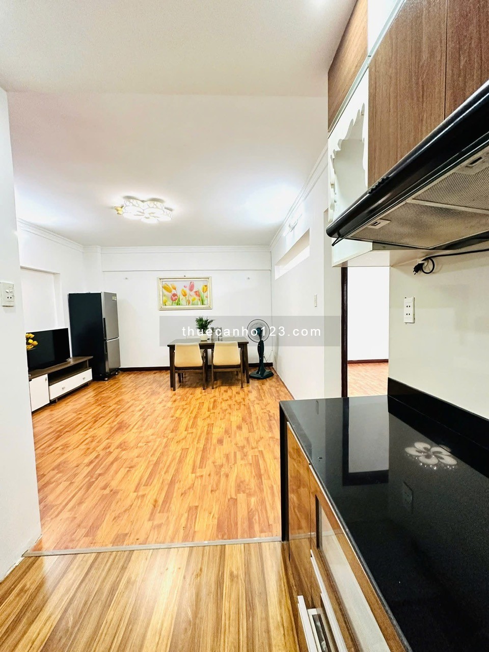 Chung cư Âu Cơ Tower, Âu Cơ, TP: 3p ngủ, 12tr, ban công, 95m2