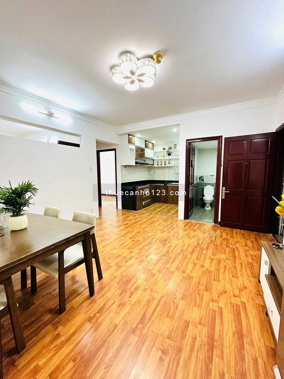 Chung cư Âu Cơ Tower, Âu Cơ, TP: 3p ngủ, 12tr, ban công, 95m2