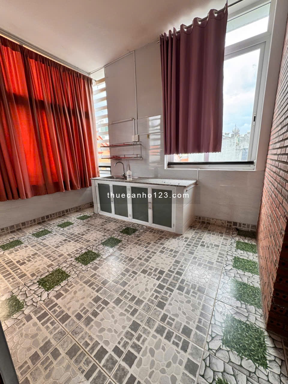 Phòng trống - 40m2 - Nơ Trang Long - Ngã tư Nguyễn Xí (ở liền)