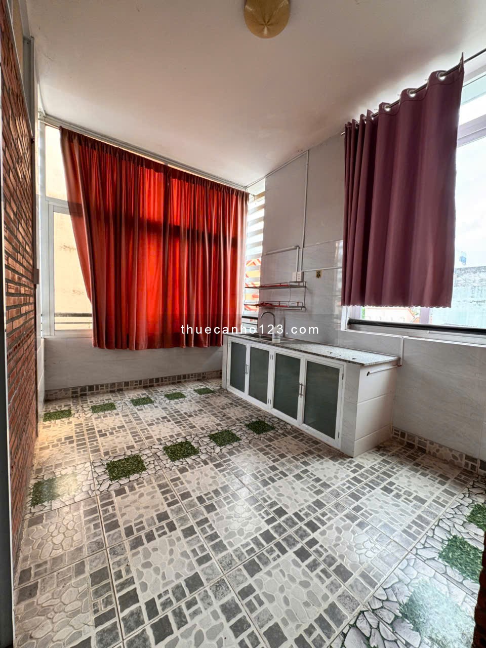 Phòng trống - 40m2 - Nơ Trang Long - Ngã tư Nguyễn Xí (ở liền)