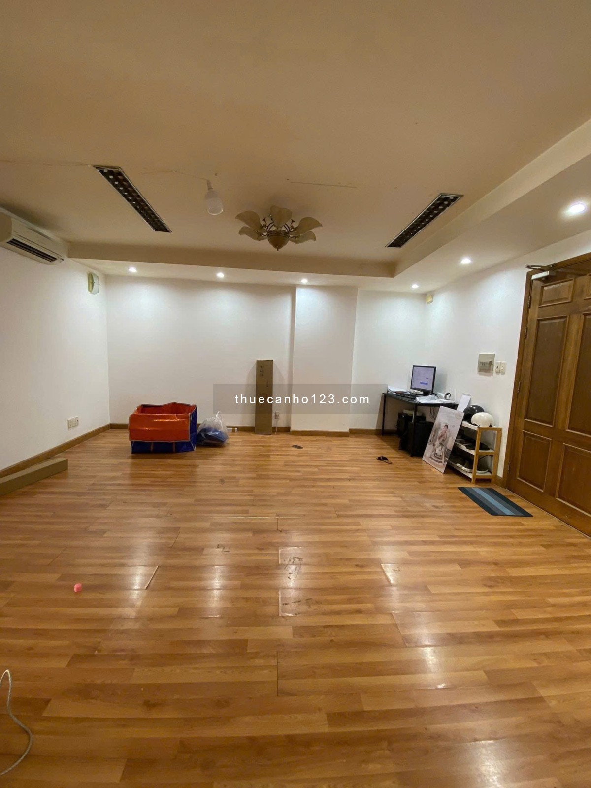 Chung cư Bầu Cát 2, Tân Bình, 110m2, 3PN, 2WC, Nt cơ bản, 12tr/tháng.