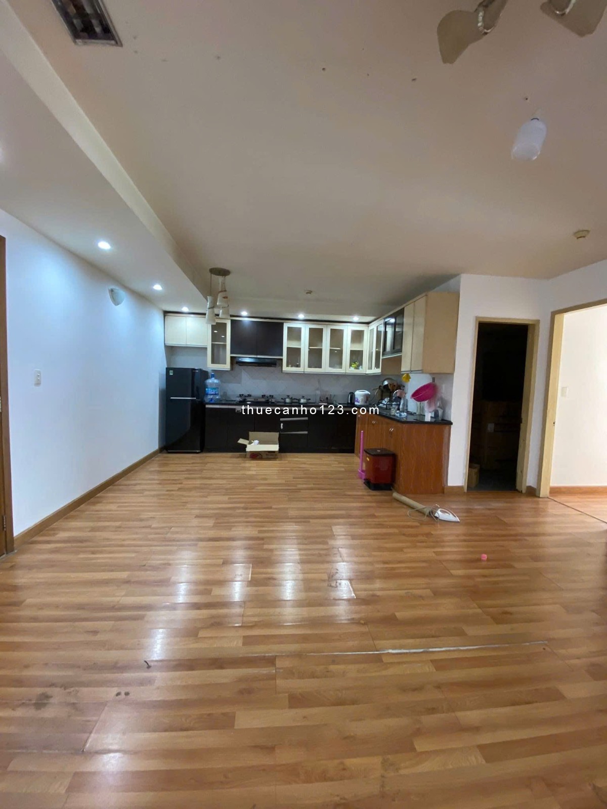 Chung cư Bầu Cát 2, Tân Bình, 110m2, 3PN, 2WC, Nt cơ bản, 12tr/tháng.