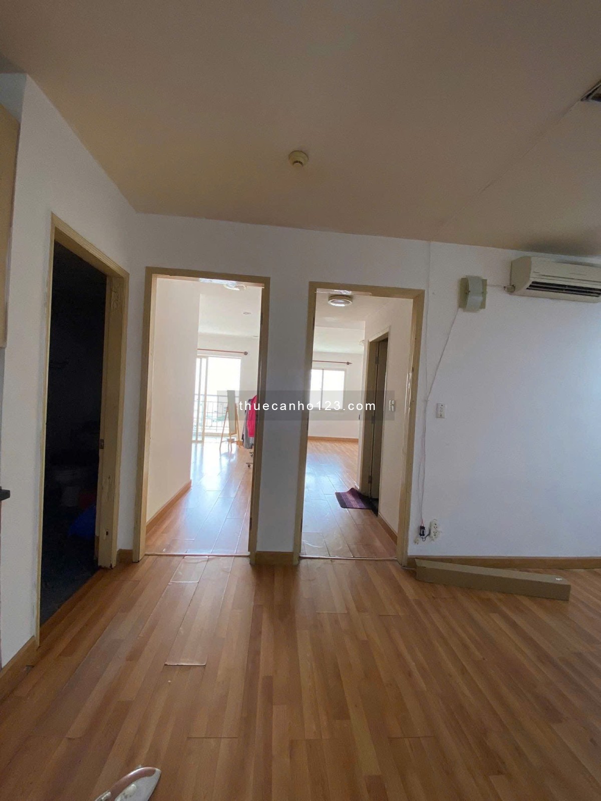 Chung cư Bầu Cát 2, Tân Bình, 110m2, 3PN, 2WC, Nt cơ bản, 12tr/tháng.