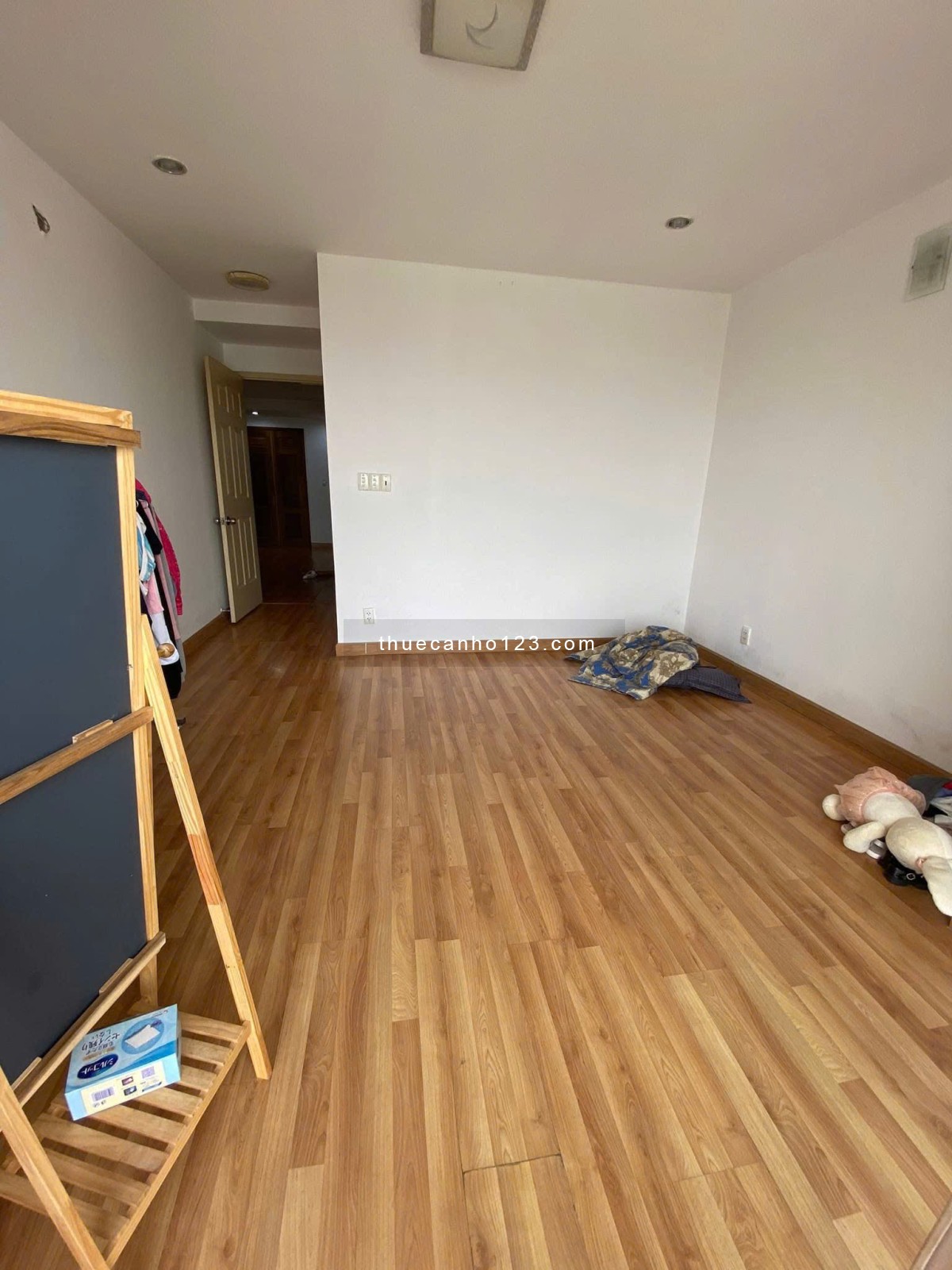 Chung cư Bầu Cát 2, Tân Bình, 110m2, 3PN, 2WC, Nt cơ bản, 12tr/tháng.