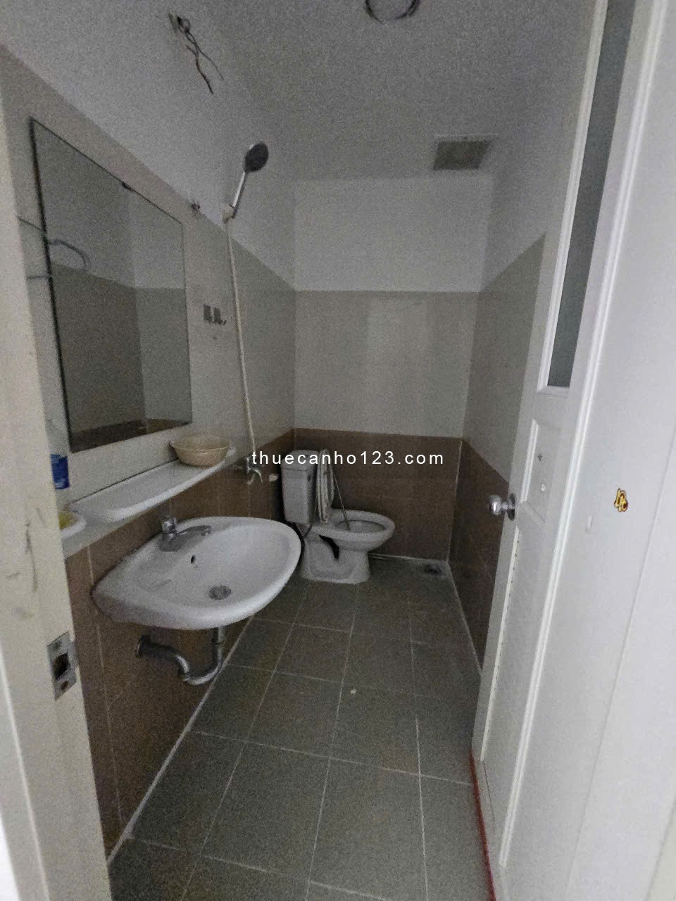 Cho thuê 3 căn hộ Đạt Gia: 2PN giá 7tr nhà trống - 2PN 8.5tr full nội thất - 1pn 7tr full nội thất