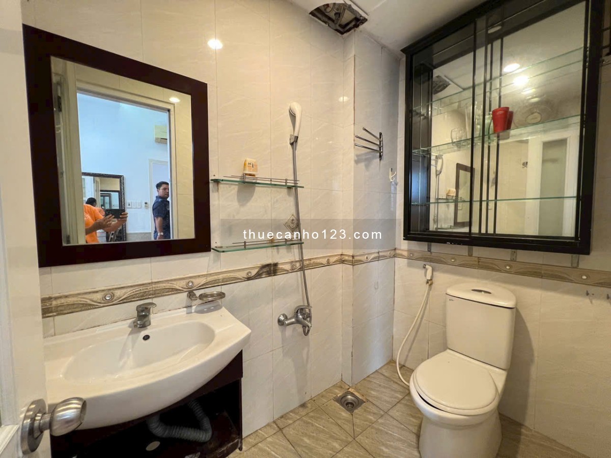 Chung cư 10A Trần Nhật Duật, Tân Định,Q1: 70m2, 2p ngủ, NT, 12tr/th