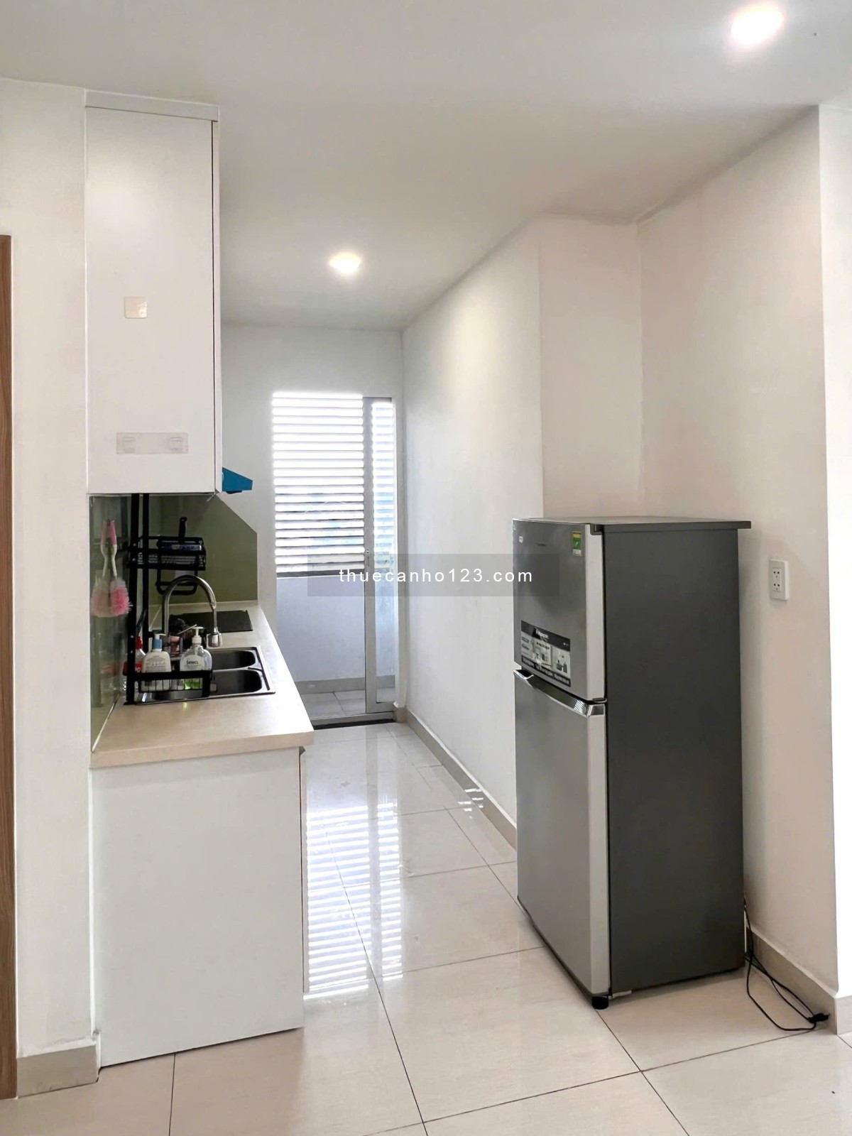 Cho thuê căn hộ Lavita Charm 2PN, 2WC giá 11 triệu full NT