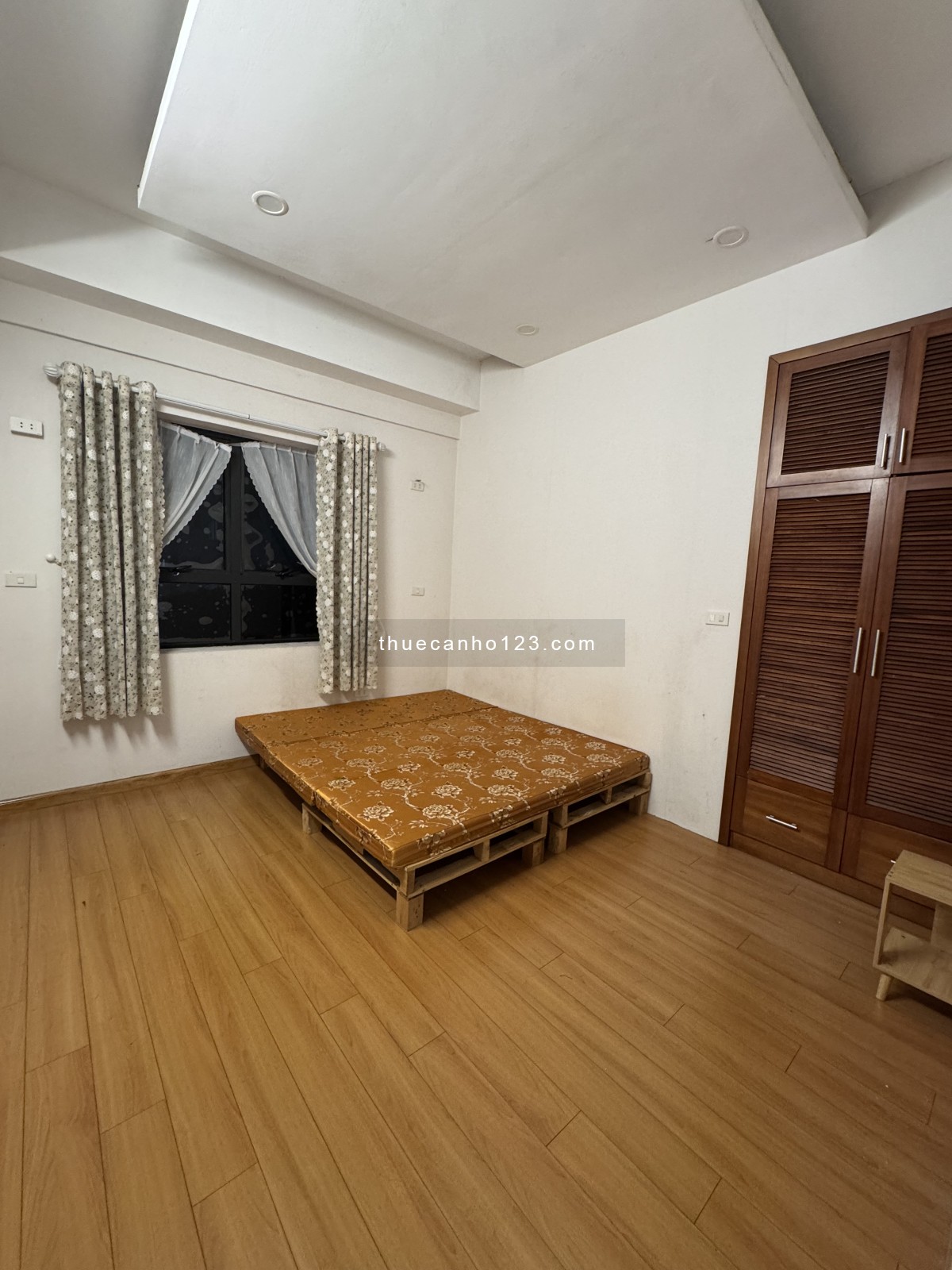 Bạn cần thuê nhà Linh Đàm ĐẸP, RỘNG, Ở NGAY? Bơi hết vào đây!