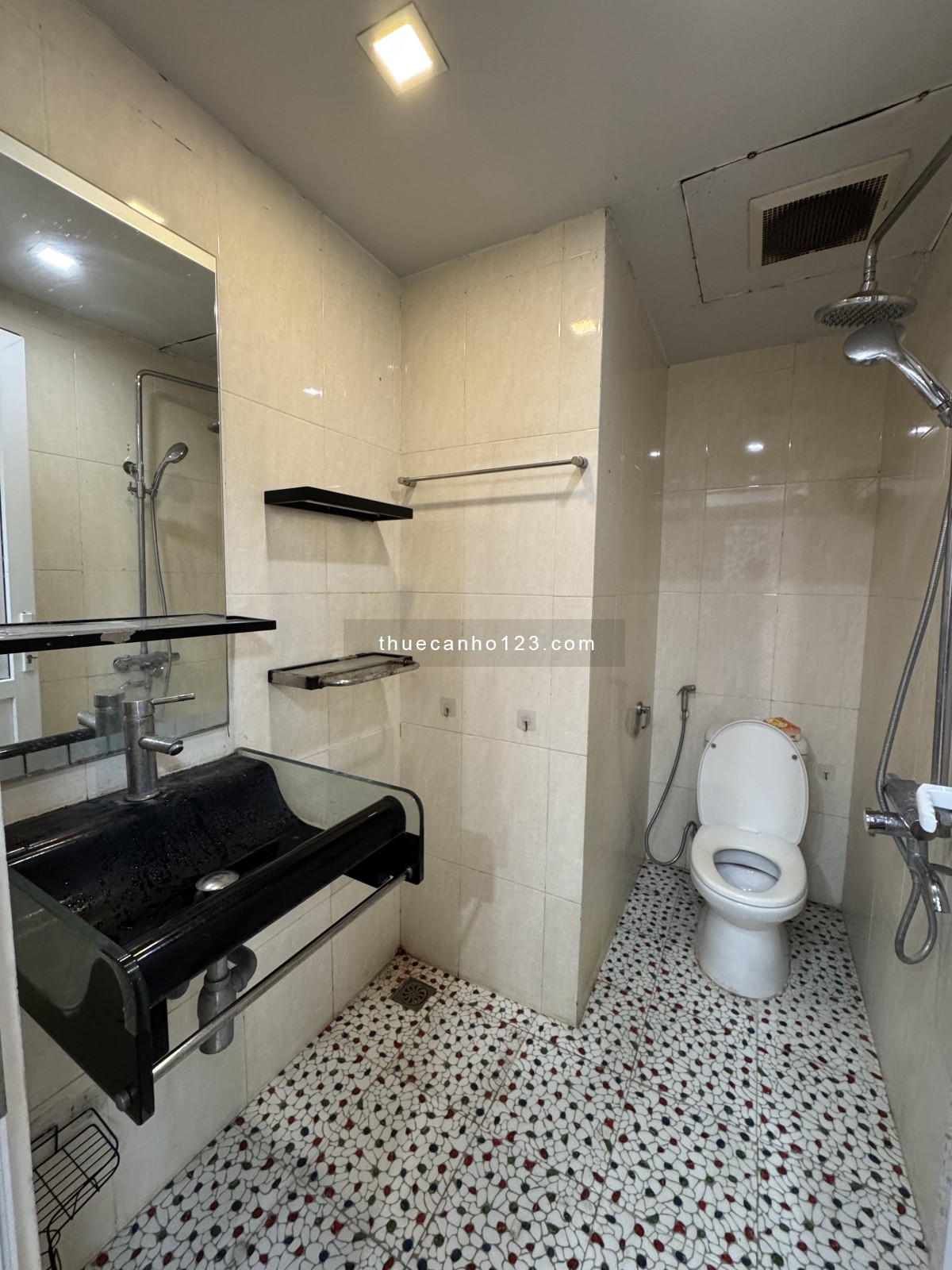 Bạn cần thuê nhà Linh Đàm ĐẸP, RỘNG, Ở NGAY? Bơi hết vào đây!