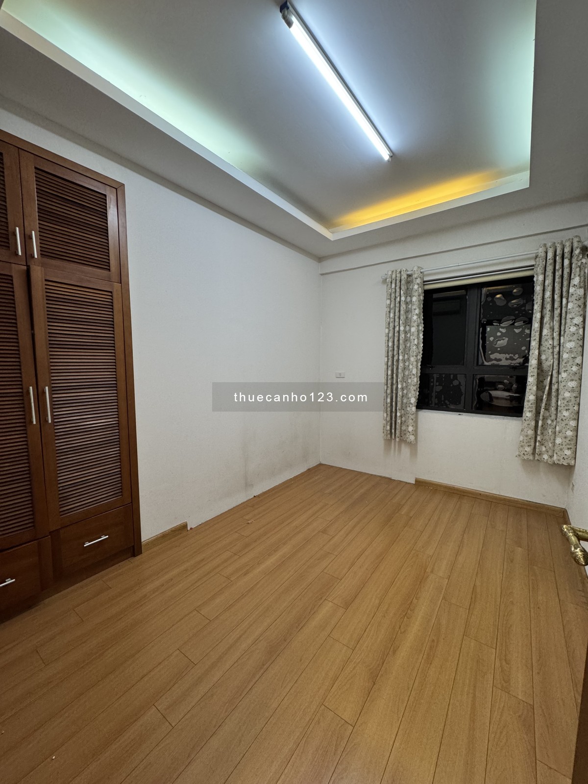 Bạn cần thuê nhà Linh Đàm ĐẸP, RỘNG, Ở NGAY? Bơi hết vào đây!