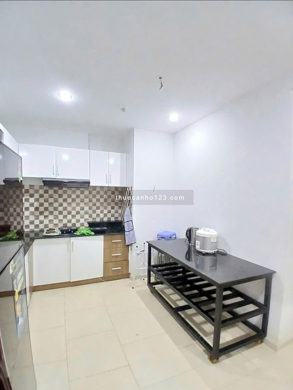 Chung cư 10A Trần Nhật Duật, Tân Định,Q1: 70m2, 2p ngủ, 12tr/th