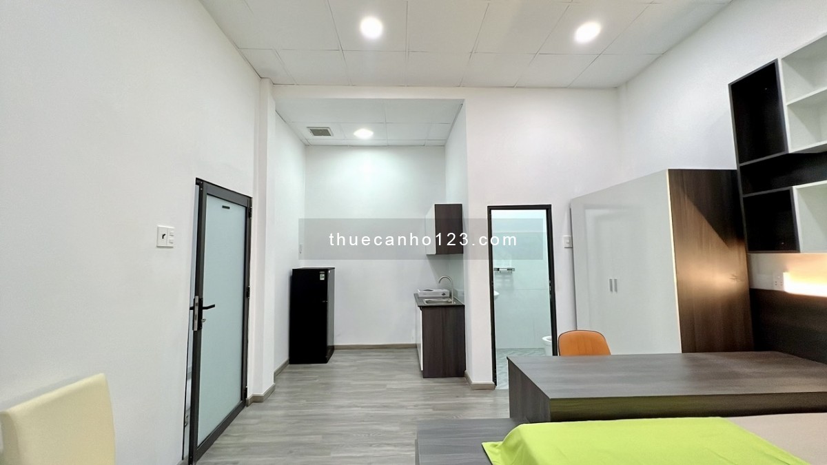 Ngay công viên Hoàng Văn Thụ, studio cửa sổ thoáng mát