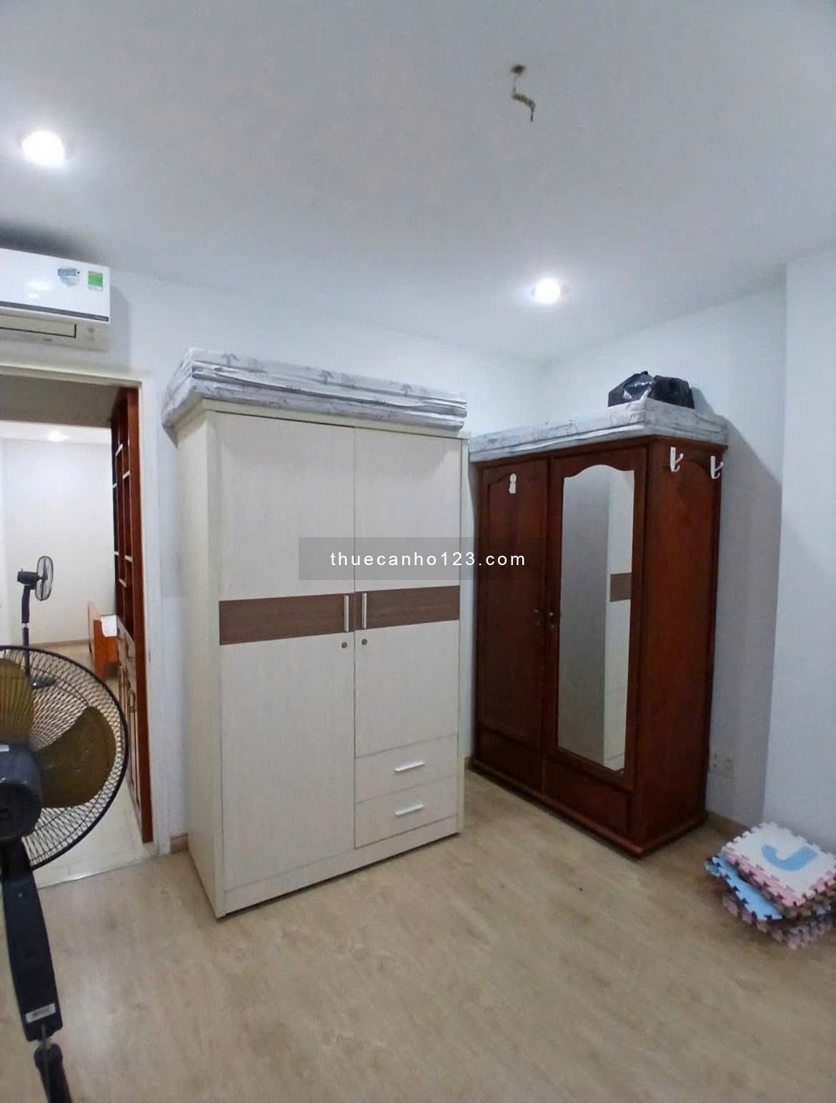 Chung cư 10A Trần Nhật Duật, Tân Định,Q1: 70m2, 2p ngủ, 12tr/th