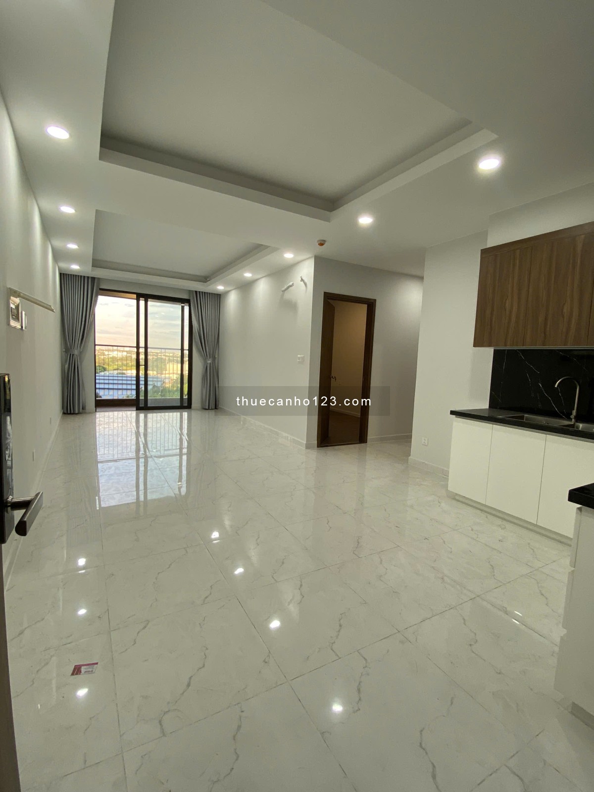 Chủ cần cho thuê Opal Skyline 3PN2WC 85m2 Giá 6tr cọc 1th, ở được liền, view đẹp, an ninh