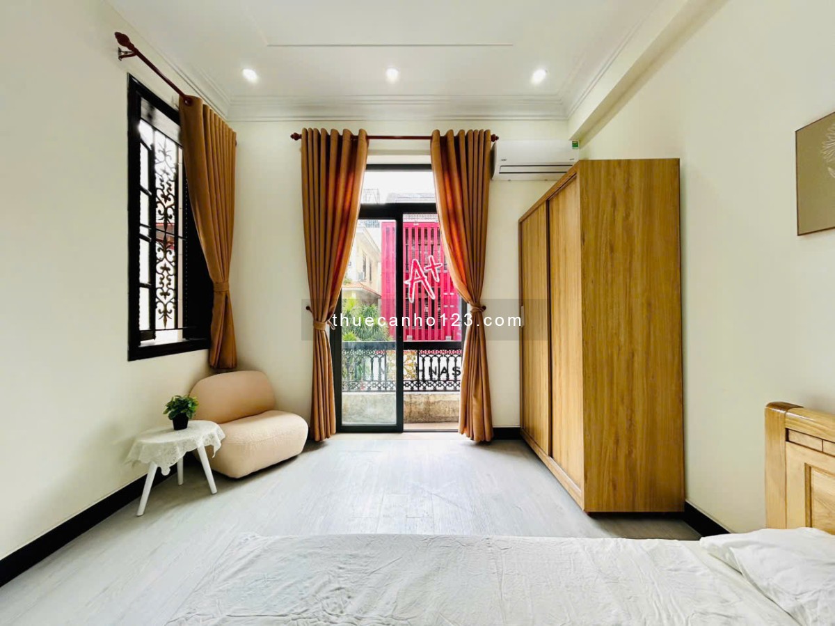 Căn hộ 1PN vách kính – Full nội thất – Ban công & cửa sổ thoáng mát.