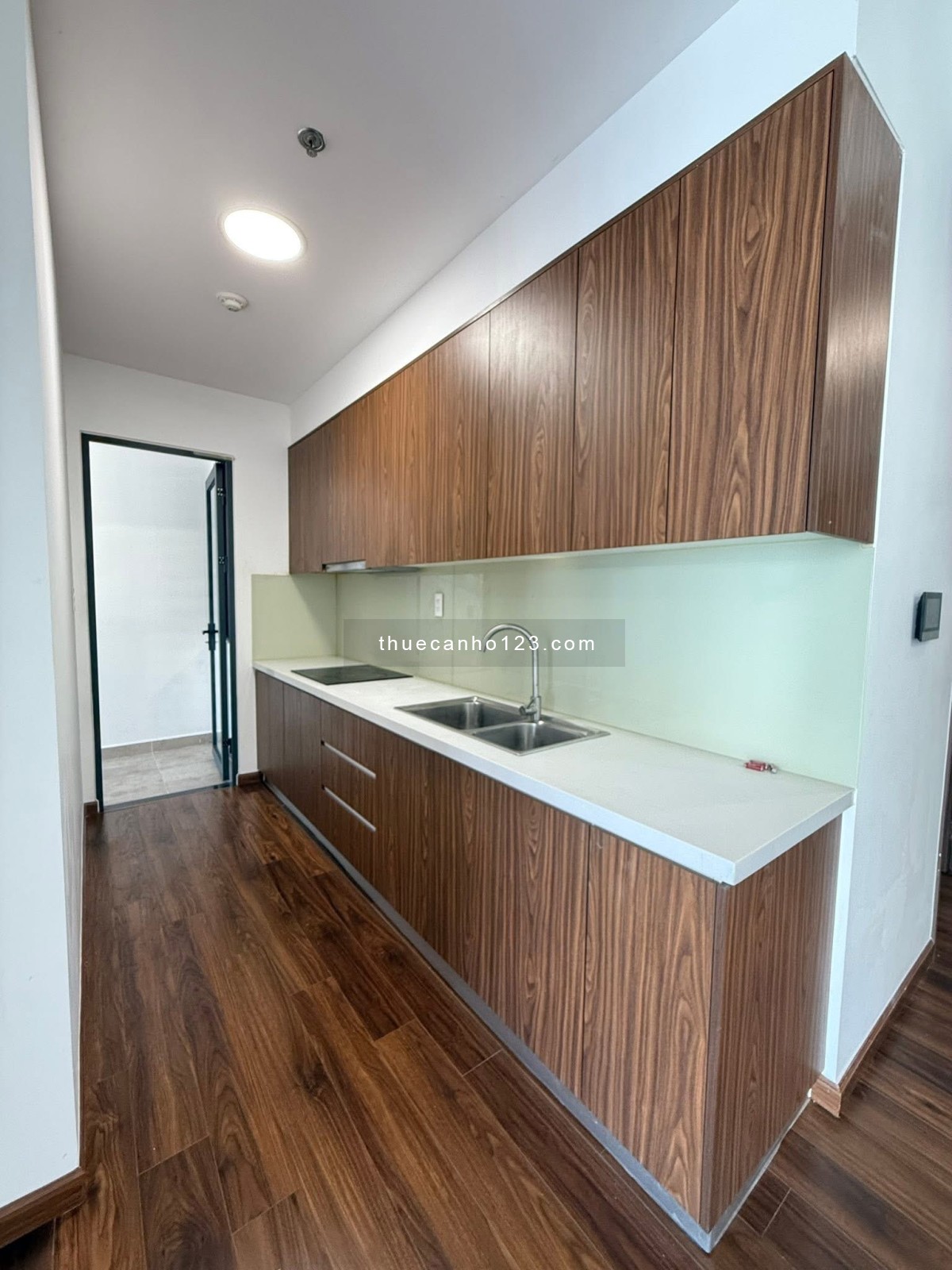 Cho thuê akari city 75M2 2pn 2wc chỉ 8tr ở ngay mặt tiền Võ Văn Kiệt