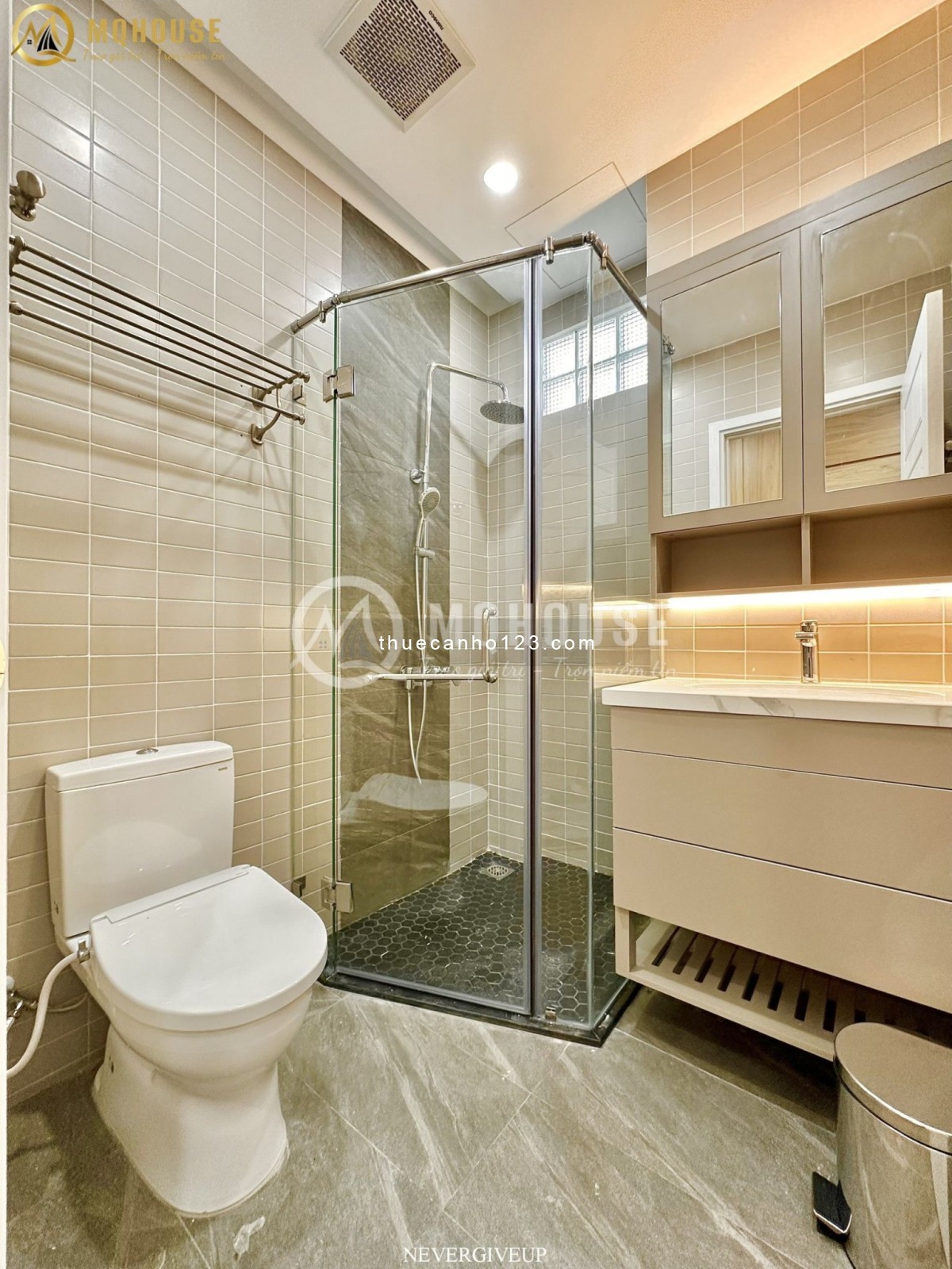 Căn Hộ 1PN Cao Cấp, Full Nội Thất, Cửa Sổ Thoáng, gần Nguyễn Cửu Vân, Ngã Tư Hàng Xanh