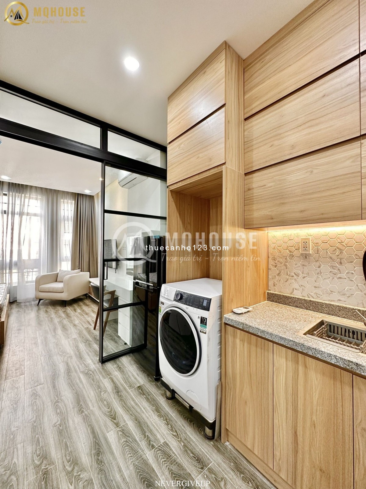 Căn Hộ 1PN Cao Cấp, Full Nội Thất, Cửa Sổ Thoáng, gần Nguyễn Cửu Vân, Ngã Tư Hàng Xanh