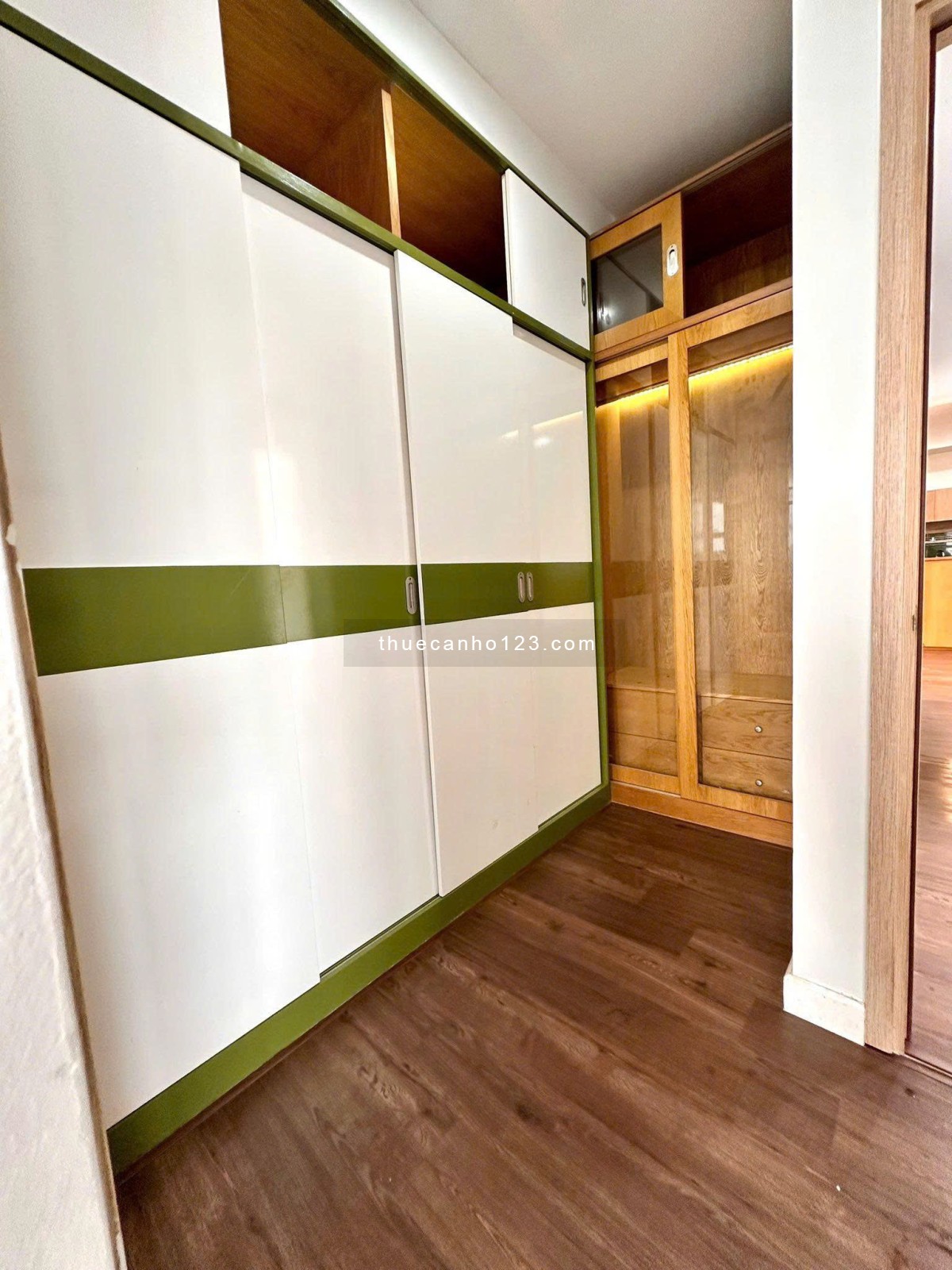 Satra Eximland, Phan Đăng Lưu, Phú Nhuận: 98m2, 2p ngủ lớn, NTCC, 18tr/th