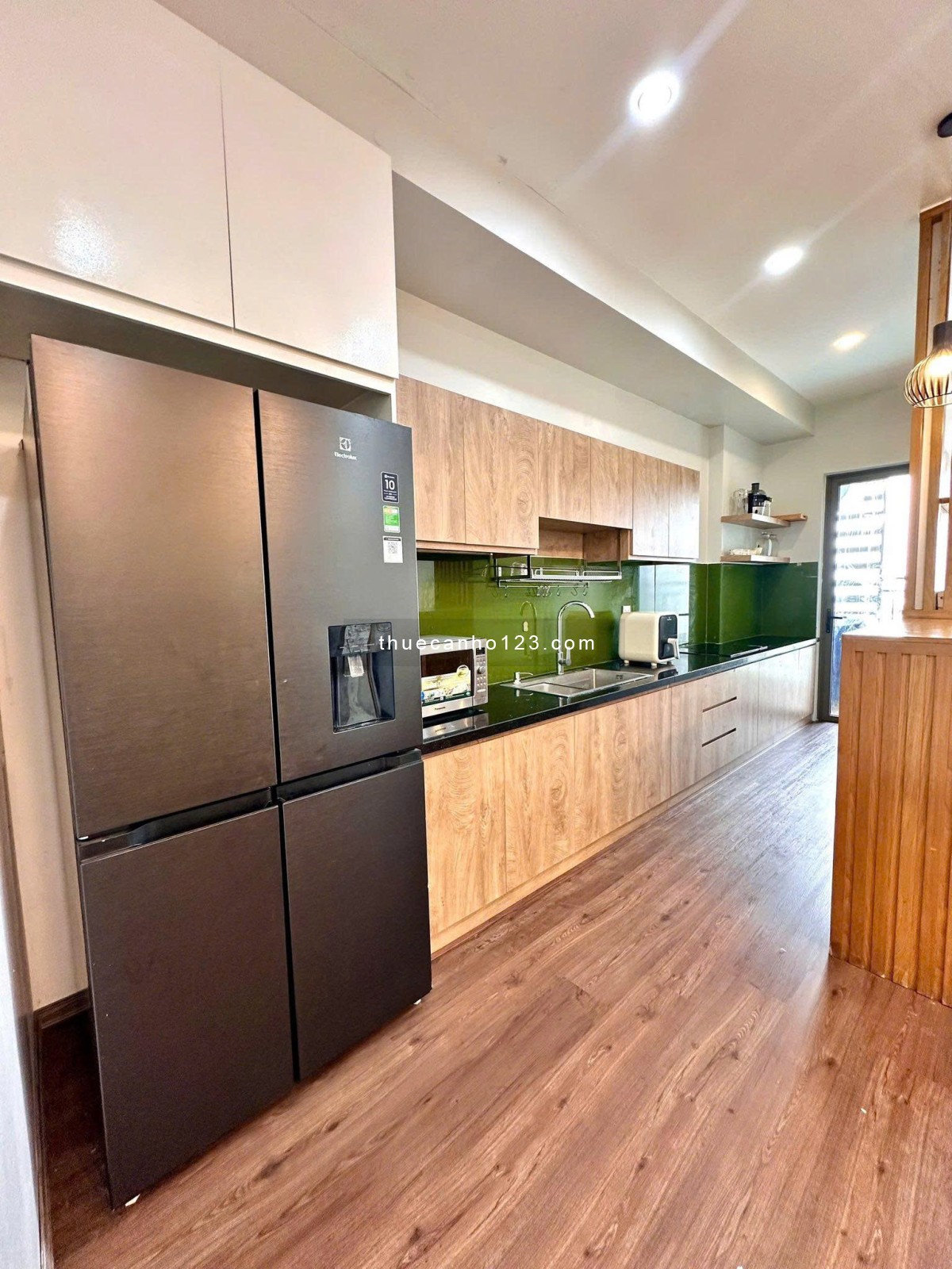 Satra Eximland, Phan Đăng Lưu, Phú Nhuận: 98m2, 2p ngủ lớn, NTCC, 18tr/th