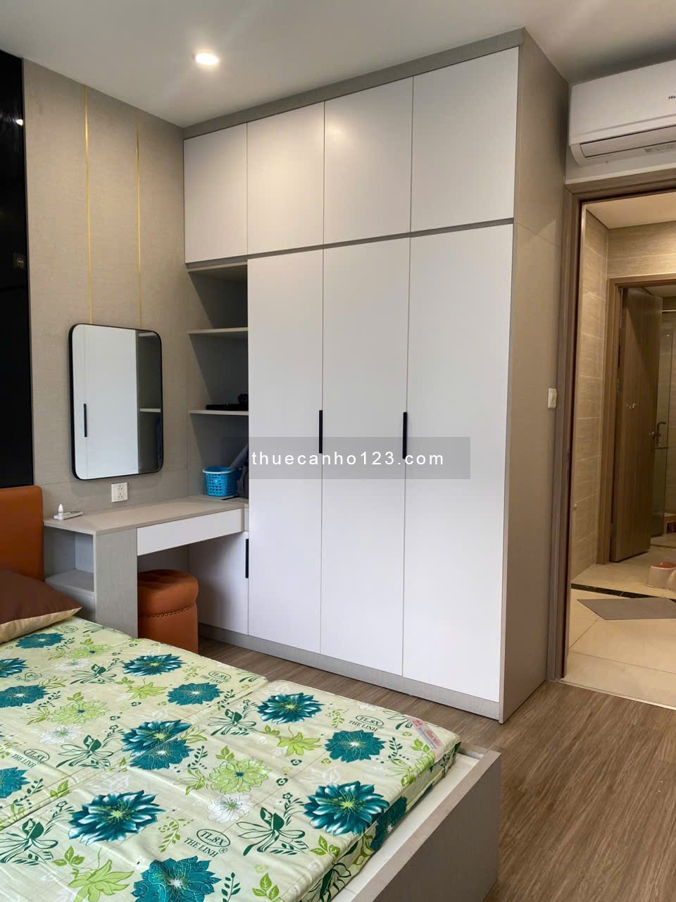Chính chủ cho thuê căn hộ 2N1WC S201 full nội thất cao cấp 9.5 tr/th Vinhomes Smart City