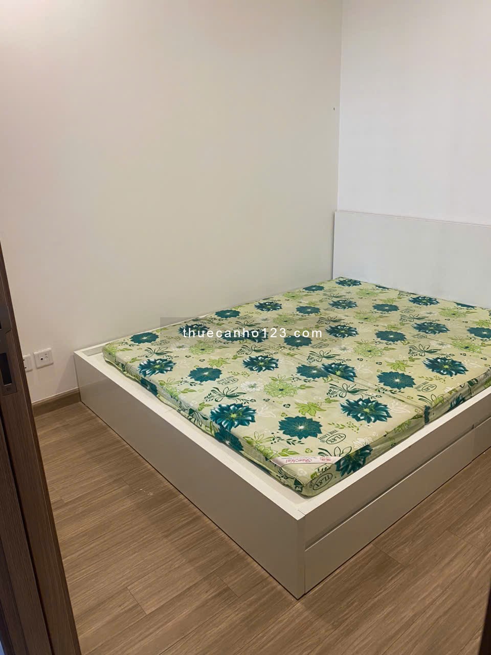 Chính chủ cho thuê căn hộ 2N1WC S201 full nội thất cao cấp 9.5 tr/th Vinhomes Smart City