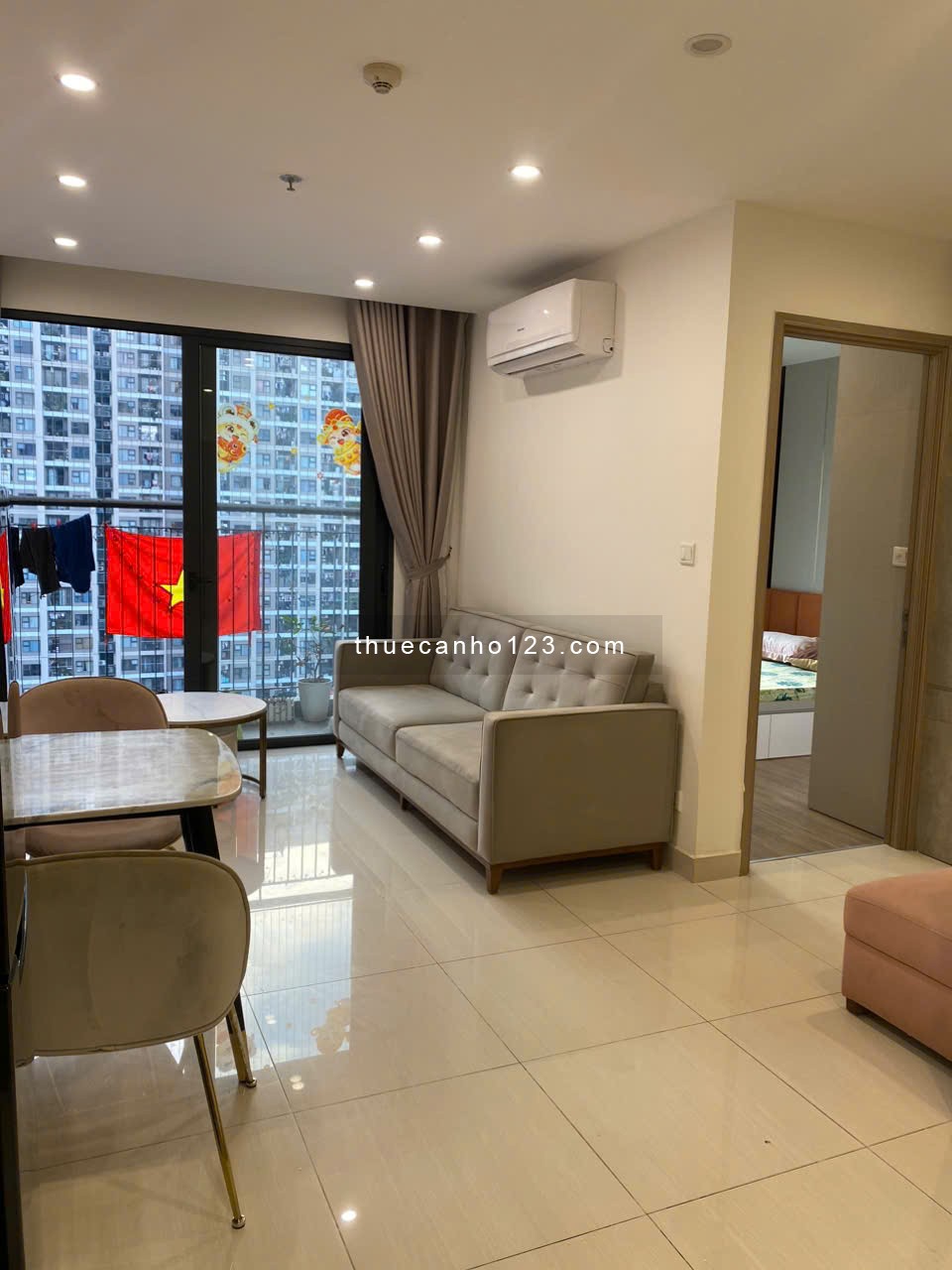 Chính chủ cho thuê căn hộ 2N1WC S201 full nội thất cao cấp 9.5 tr/th Vinhomes Smart City