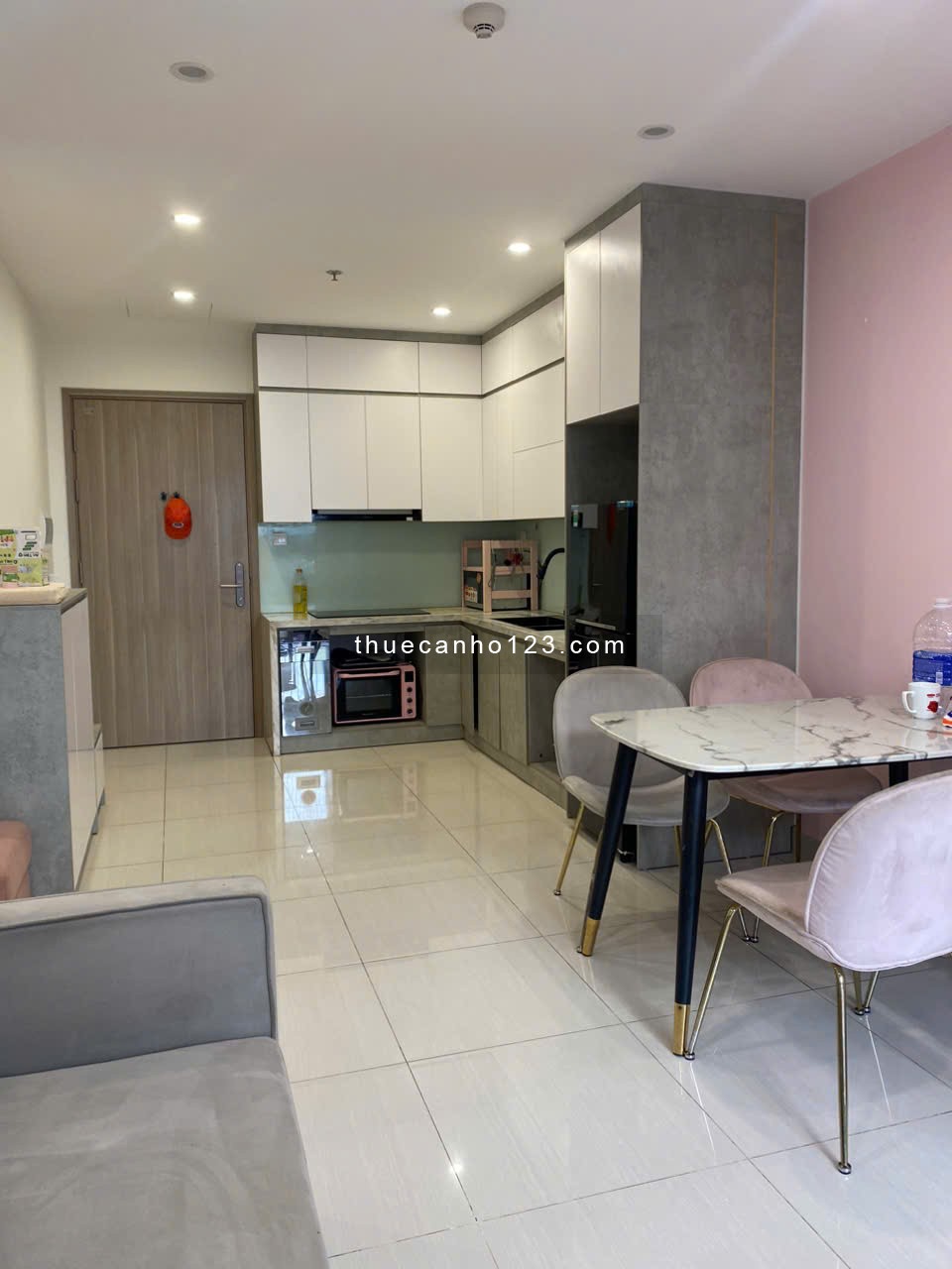 Chính chủ cho thuê căn hộ 2N1WC S201 full nội thất cao cấp 9.5 tr/th Vinhomes Smart City