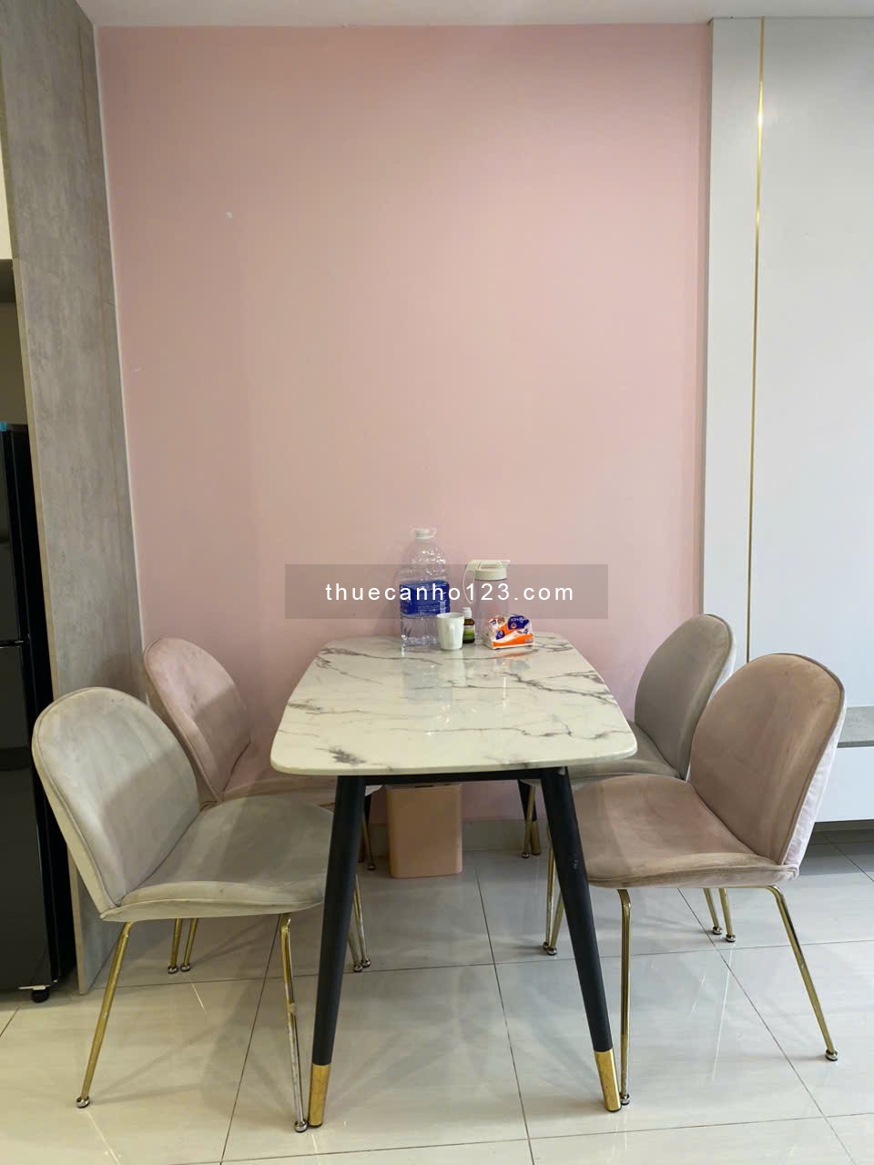 Chính chủ cho thuê căn hộ 2N1WC S201 full nội thất cao cấp 9.5 tr/th Vinhomes Smart City
