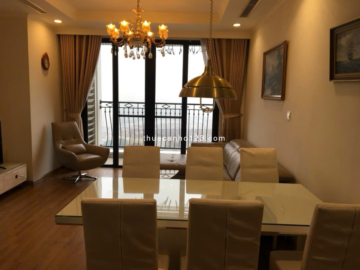 Cho thuê căn hộ Royal City tòa R6, 3PN2WC, 103m, hướng Đông Nam, 3PN sáng, giá chỉ 25tr/tháng