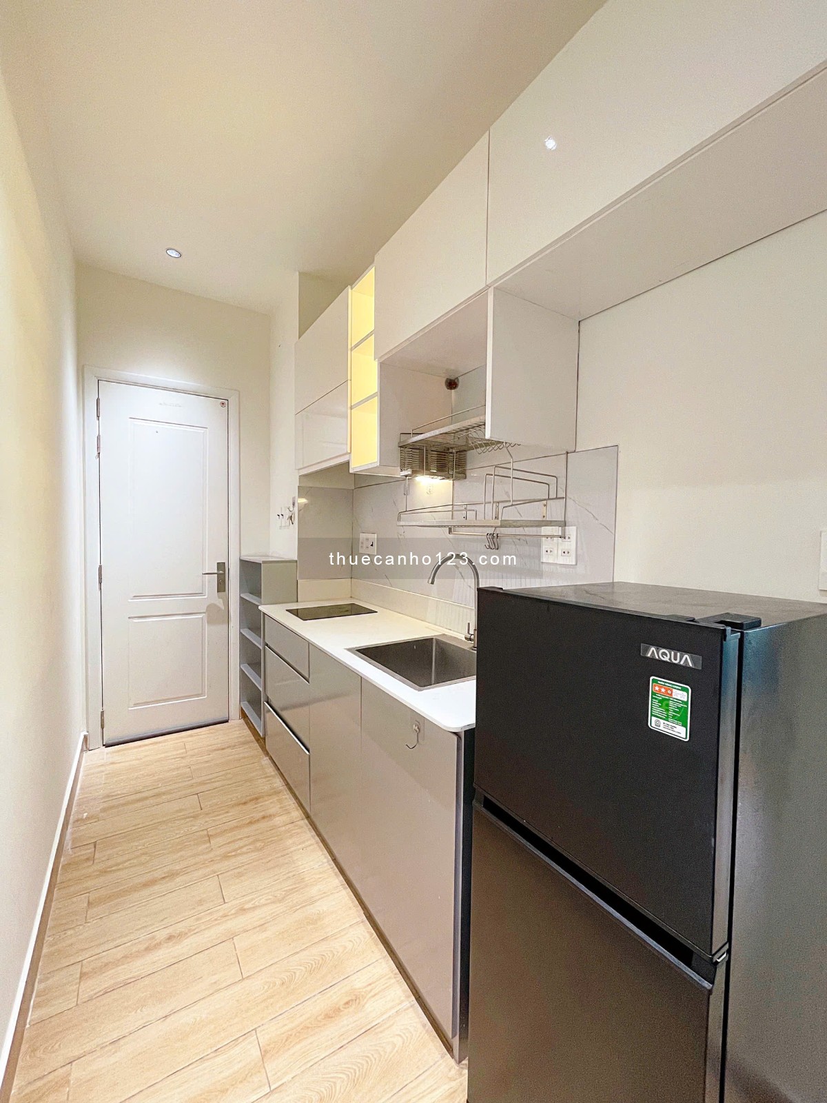 Căn Hộ 1PN Tách Bếp, Full Nội Thất mới 100%, Ban Công View Sông, ngay Trường Sa gần Điện Biên Phủ