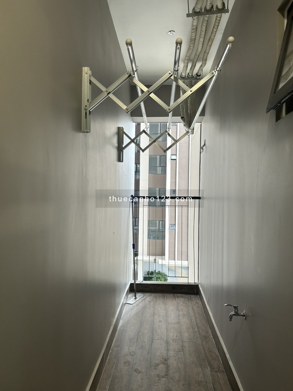 (GẤP) Vào ở ngay căn hộ 2PN + 2WC 5 triệu có bancon tại Opal Skyline Thuận An