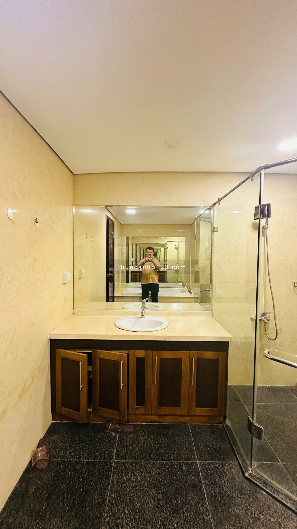Cho thuê căn hộ Royal City tòa R5, 105m, 2PN2WC, ban công Đông Bắc, giá 17tr/tháng
