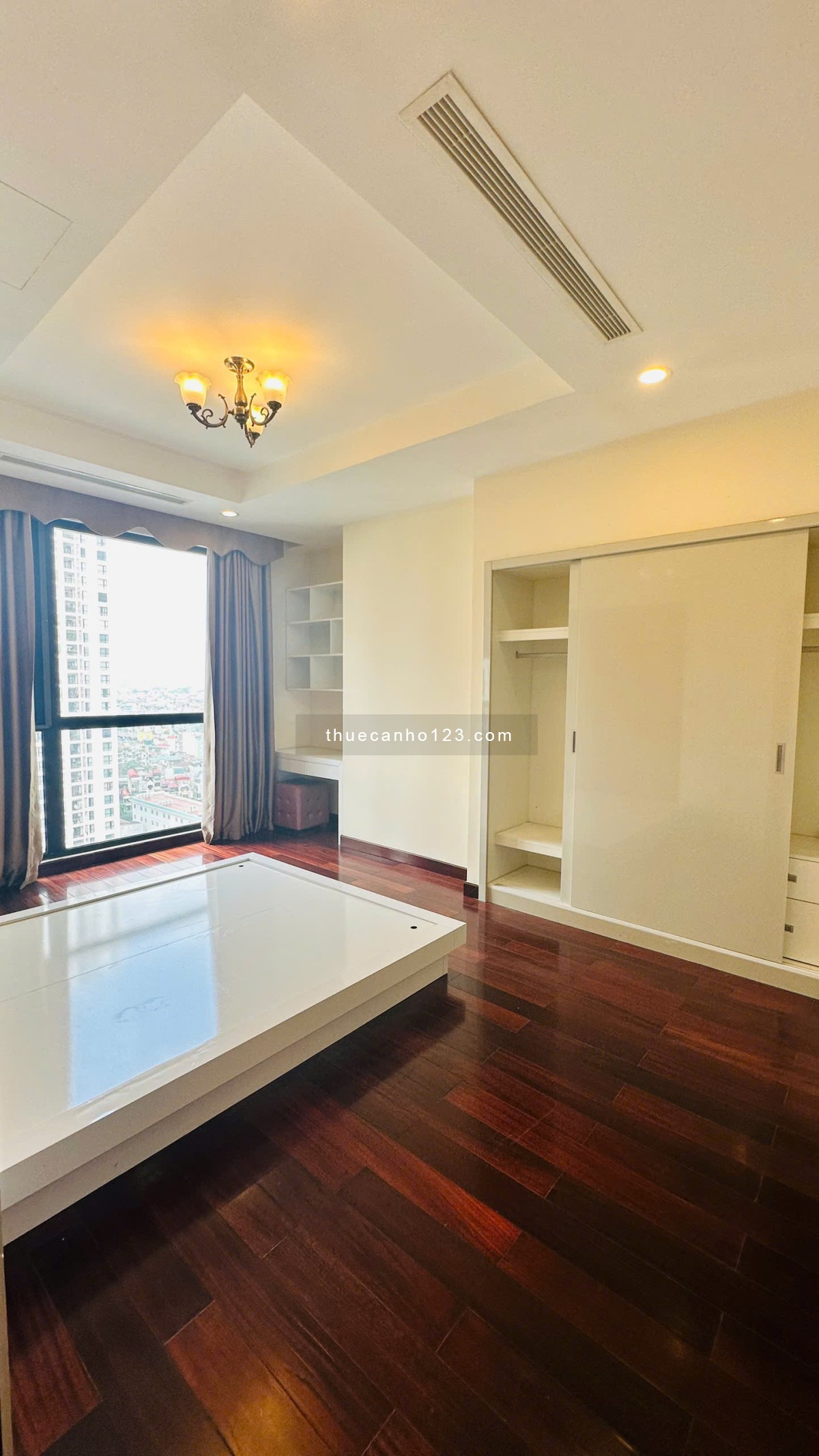 Cho thuê căn hộ Royal City tòa R5, 105m, 2PN2WC, ban công Đông Bắc, giá 17tr/tháng