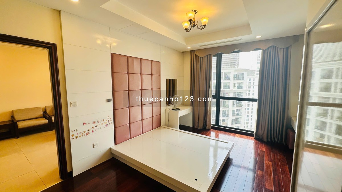 Cho thuê căn hộ Royal City tòa R5, 105m, 2PN2WC, ban công Đông Bắc, giá 17tr/tháng