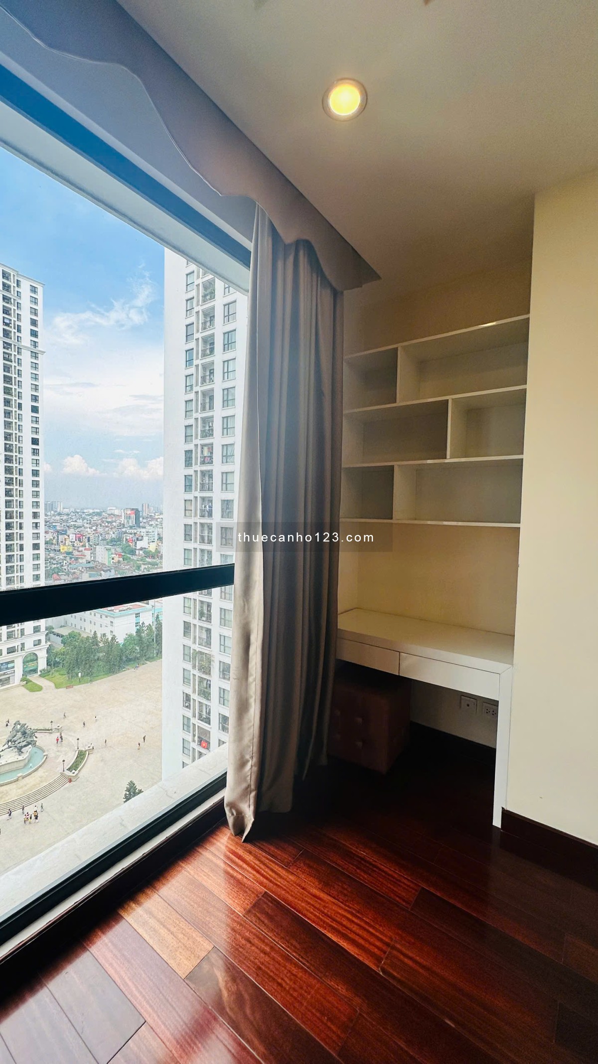 Cho thuê căn hộ Royal City tòa R5, 105m, 2PN2WC, ban công Đông Bắc, giá 17tr/tháng