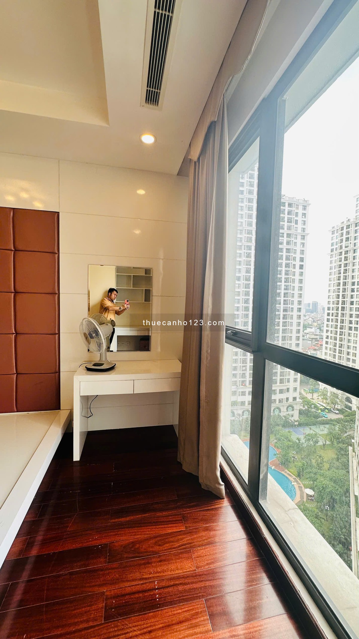 Cho thuê căn hộ Royal City tòa R5, 105m, 2PN2WC, ban công Đông Bắc, giá 17tr/tháng