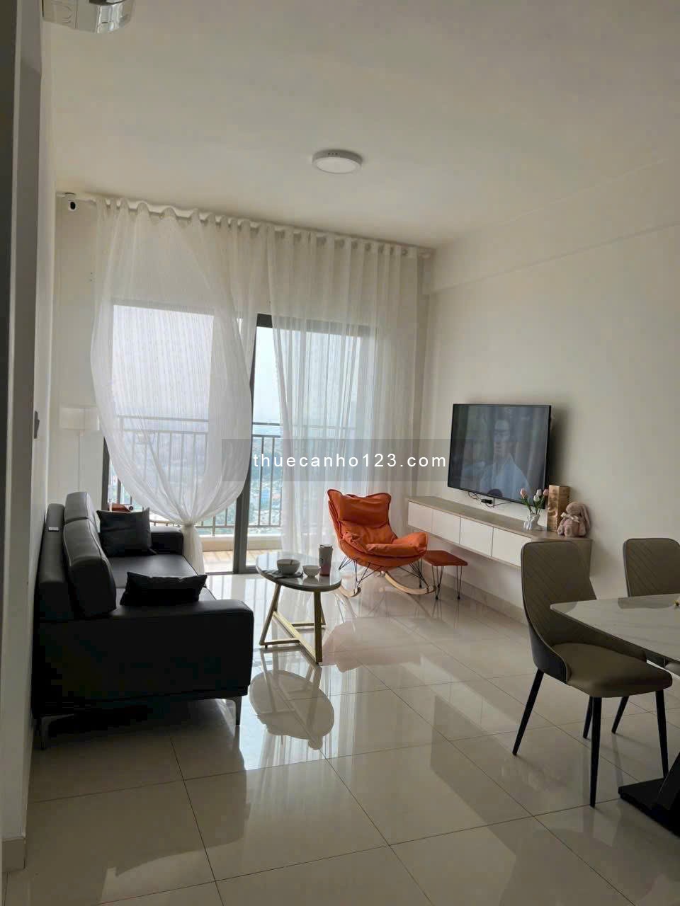 Chung cư Satra Eximland, Phan Đăng Lưu, PN: 93m2, 2p ngủ, đầy đủ NT, 18tr/th.