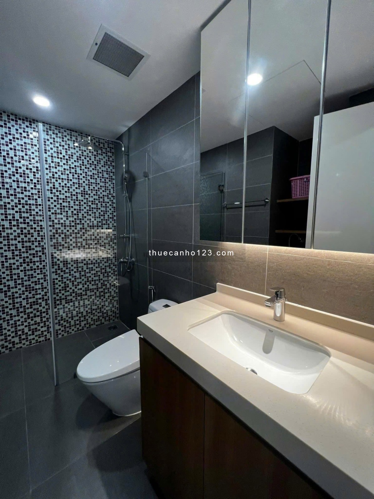 Chung cư Satra Eximland, Phan Đăng Lưu, PN: 93m2, 2p ngủ, đầy đủ NT, 18tr/th.