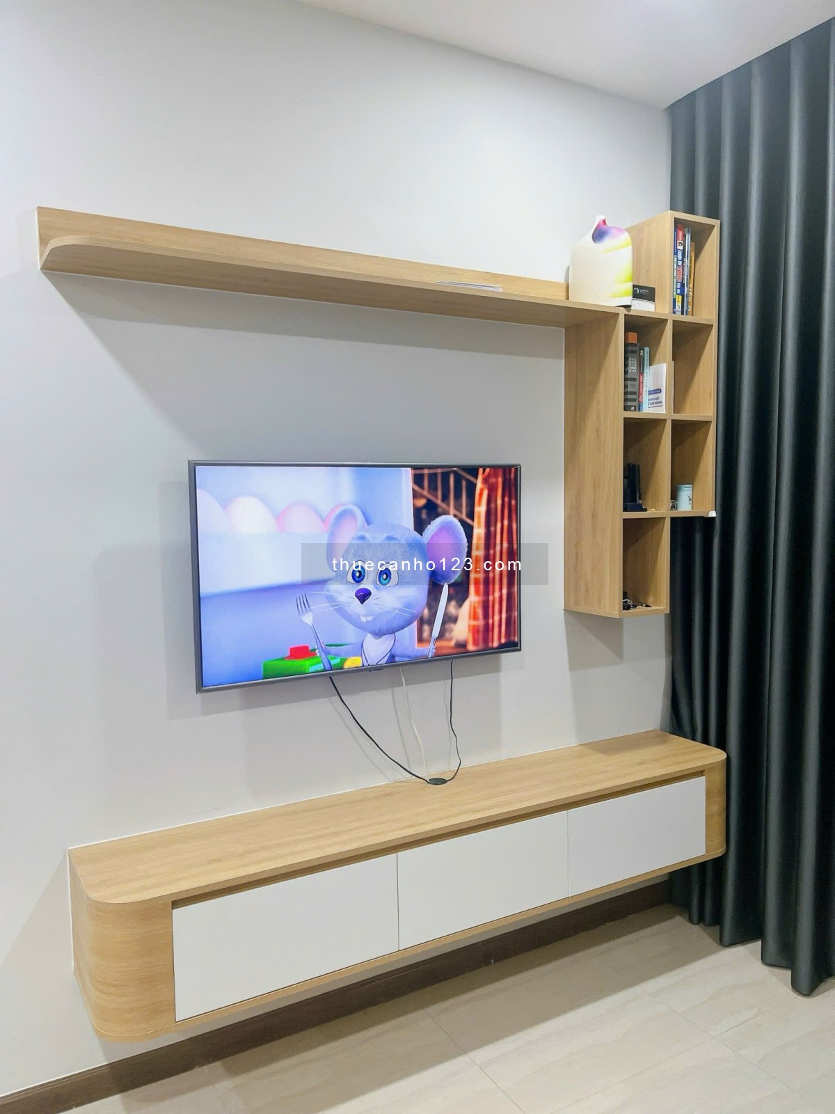 Cho thuê 2PN2WC giá 8TR full nội thất cao cấp khu Trung Tâm Giáo Dục Quốc Gia - Kề Tram Ga metro