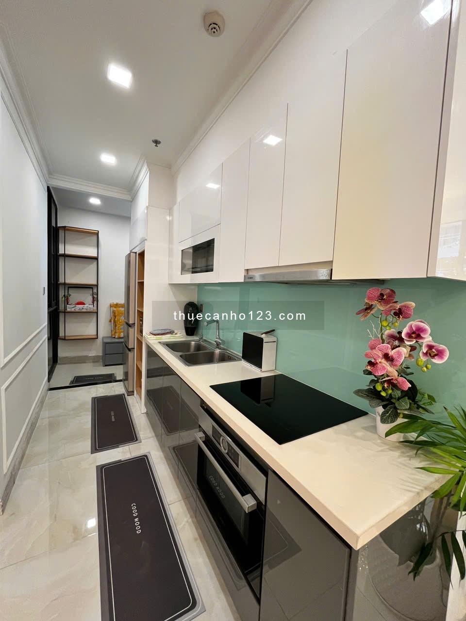 CẦN CHO THUÊ GẤP CĂN HỘ 2PN -2WC NỘI THẤT CAO CẤP GIÁ 30 TR/THÁNG TẠI VINHOMES BASON XEM NHÀ 24/7