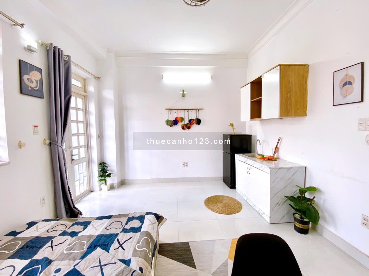 Hình thật giá thật Cho thuê căn hộ ban công, thang máy ngay tại trung tâm Quận 10