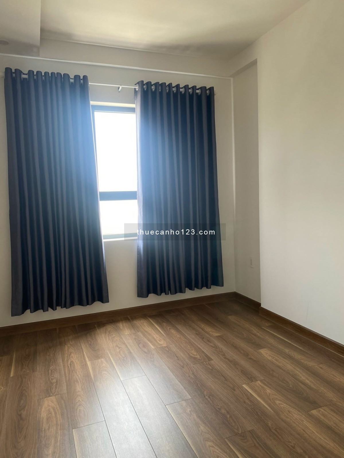 Cho thuê 3Pn - 2Wc Q7 riverside complex có rèm máy lạnh nước nóng giá chỉ 13Tr/ tháng hàng hiếm