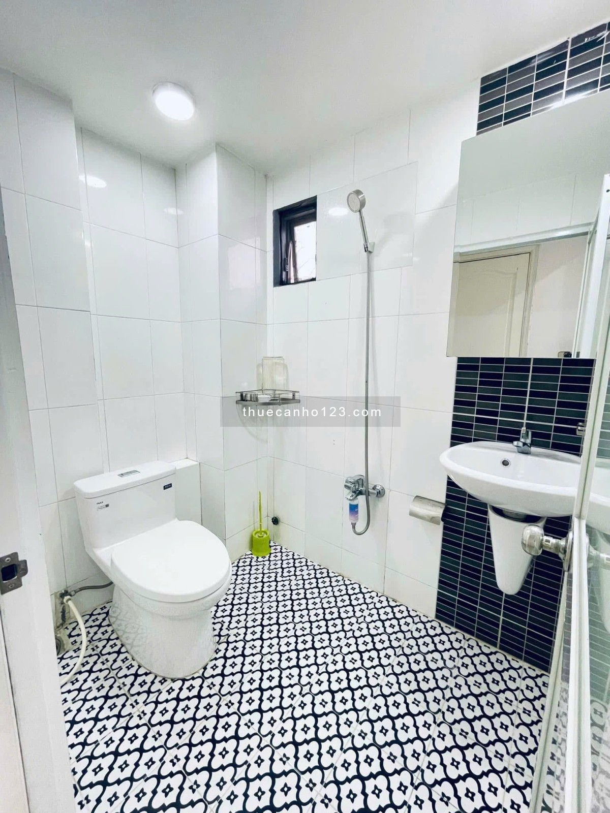 Cho thuê căn hộ có ban công đẹp giá rẻ!!!