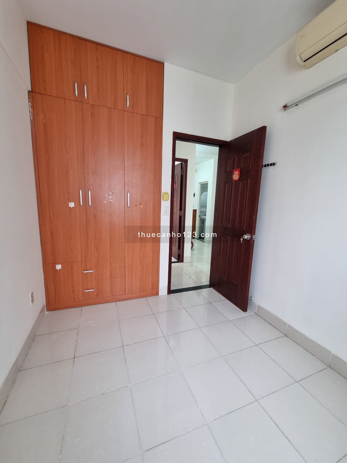 Cho thuê căn hộ góc tầng 10 chung cư Bình Trị Đông B (Hai Thành, Tên Lửa)